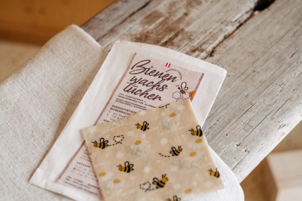Handgemachtes Bienenwachstuch aus dem Lungau, nachhaltige Alternative zu Frischhaltefolie