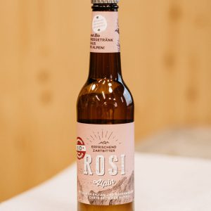 Bio-Erfrischungsgetränk Rosi Alpin mit Enzian und Rosenwasser, regionales Produkt aus dem Lungau