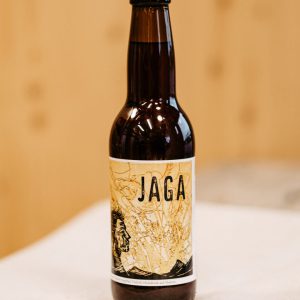 Braune Bierflasche JAGA mit regionalem Etikett, Hofladen Lungau, Spezialitäten aus der Region