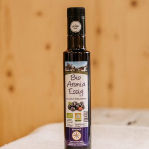 Flasche Bio Aronia Essig aus 100 % Aroniabeeren, regionales Produkt vom Zehnerhof Lungau