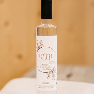 200-ml-Flasche Kräuterschnaps aus dem Lungau, regionaler Edelbrand aus dem Hofladen