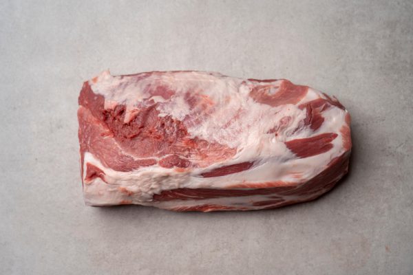 Frisches Stück Rindfleisch aus dem Lungau, regionale Spezialität vom Hofladen Lungauer Speis