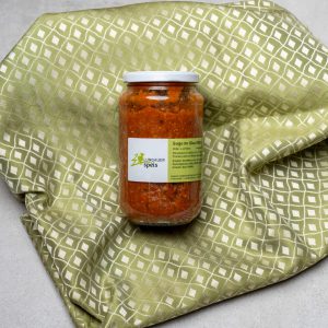 Sugo im Glas von Lungauer Speis auf grün-gemusterter Serviette, regionale Spezialität