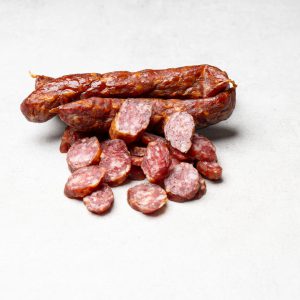 Lungauer Spezialität: Aufgeschnittene und ganze Bauernwurst aus regionaler Fleischproduktion
